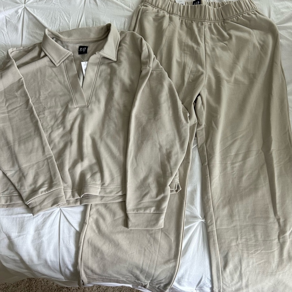 Gap L top and pants NWT